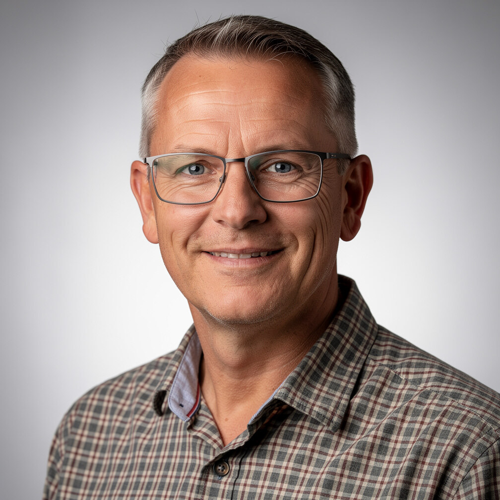 Lighting and rigging lead, a white British man in his 50s wearing glasses